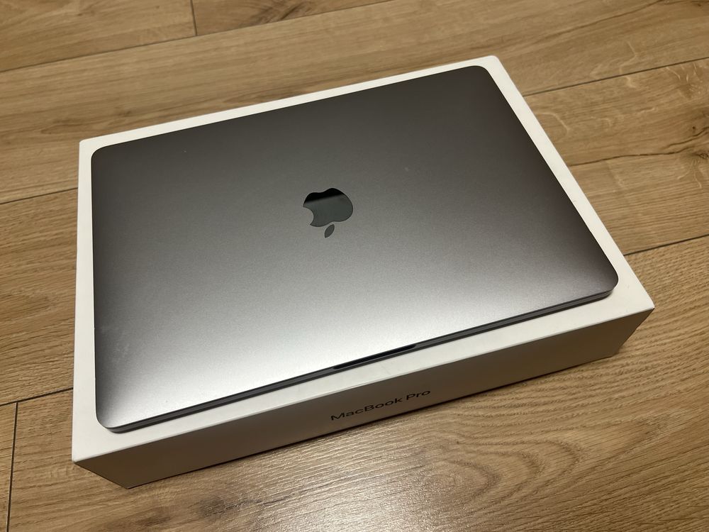 MacBook Pro 13,3” TOUCH BAR TOUCH ID 8/256 GB w PERFEKCYJNYM stanie!