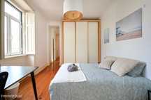 438722 - Quarto com cama de casal, com casa de...