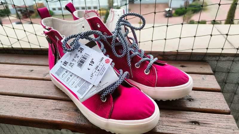 Nowe trampki Reserved