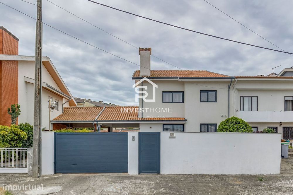 Moradia T3 | Renovada | 3 Frentes | Terraço| Box | Praia Aguda