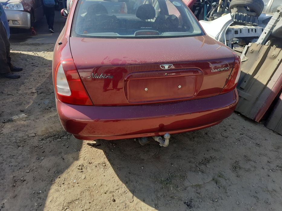 В разборе Daewoo Nubira 1 . - 2.