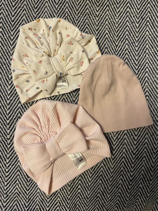 4 Czapeczki z h&m i bluza gratis