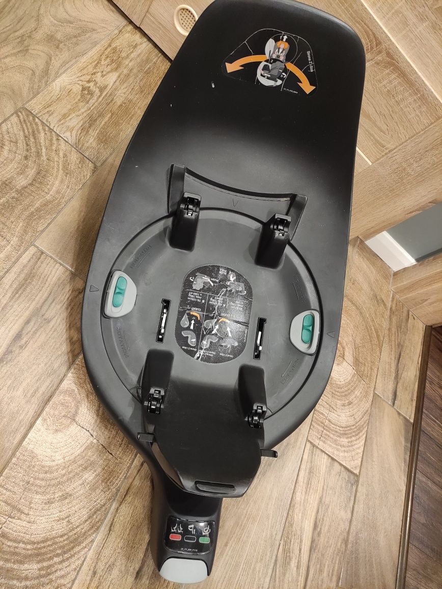 Fotelik cybex z bazą obrotową i wkładką niemowlęcą