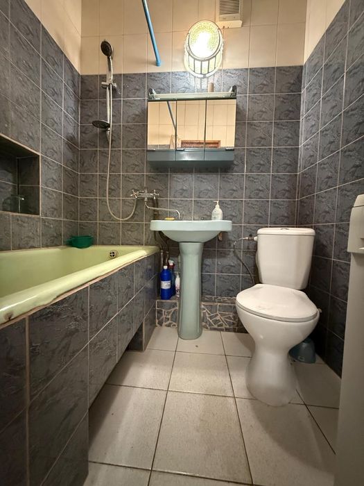 Продаю 2х комнатную квартиру в Центре.