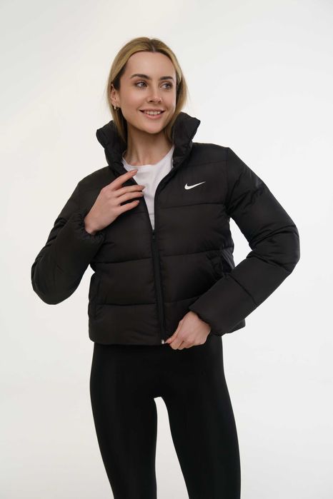 Куртка жіноча осіння коротка Nike чорна