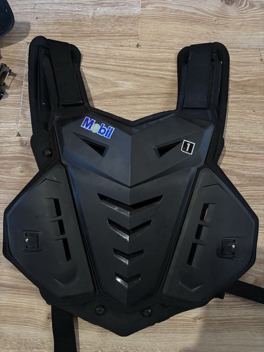 Продам ЕКІП ( черипаха наколіники і перчатки XL