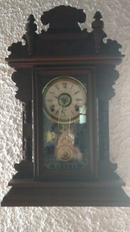 Relógio de parede ou de mesa, secular