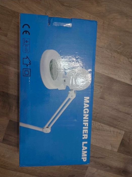 Lampa z lupą do kosmetologii/paznokci
