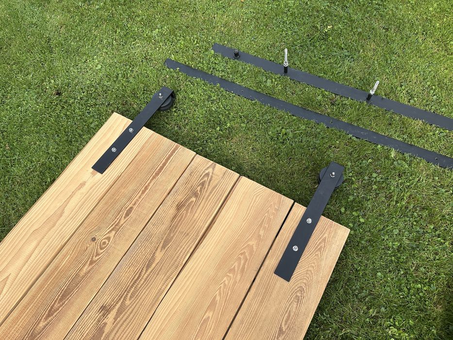 Drzwi przesuwne ze starych desek jodłowych, drewno szczotkowane