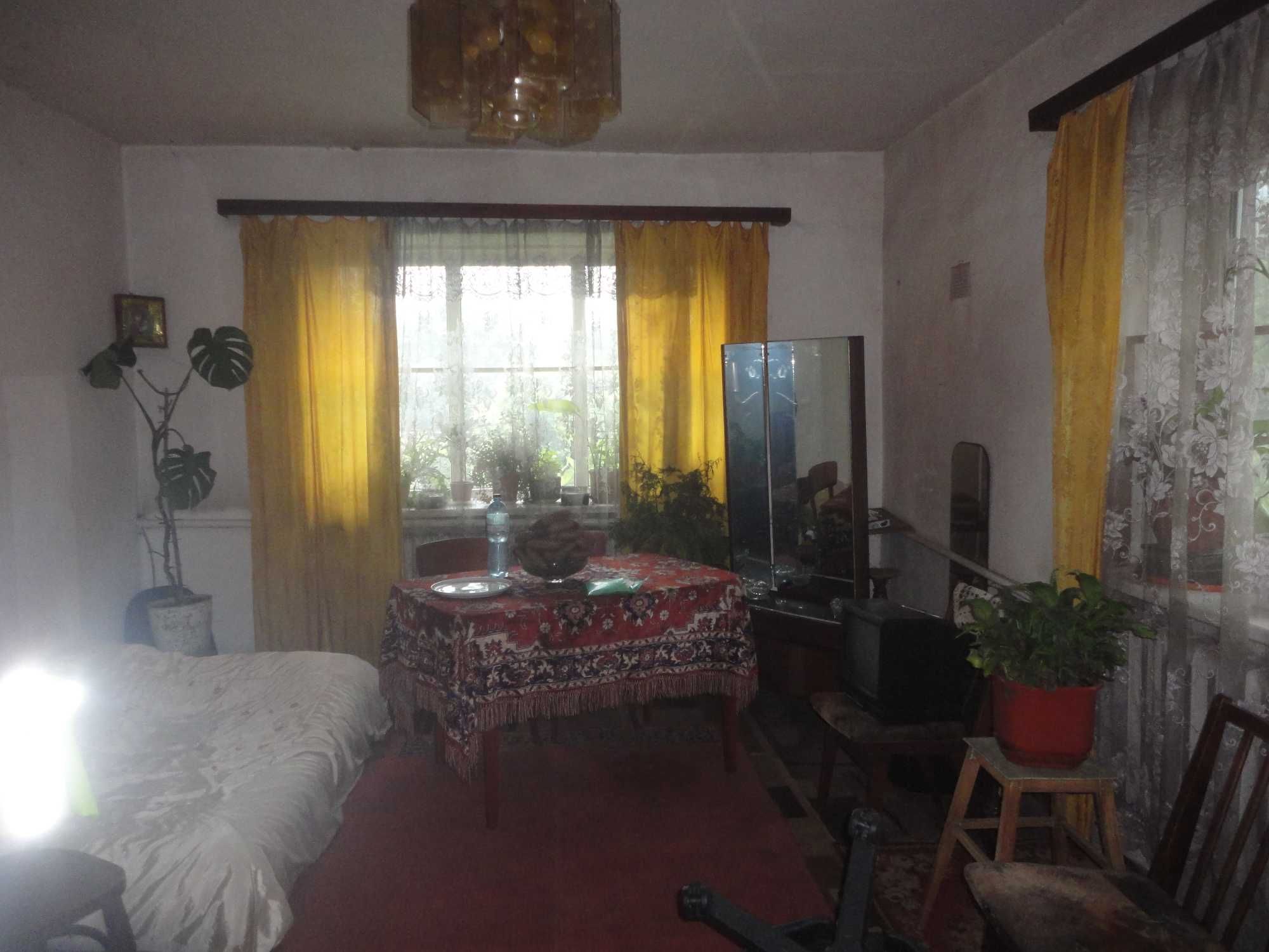 окрема кімната 20кв.м. в 3-х кімнатному приватному будинку.