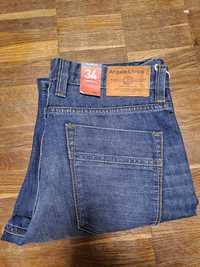 Продам джинсы: LEVIS, Angelo Litrico