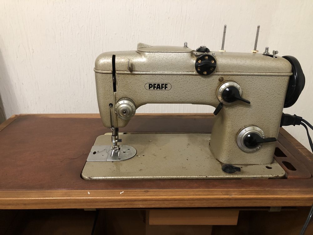 Maquina costura Pfaff manual e electrica