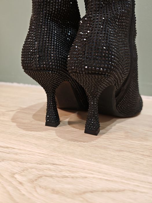 Buty na obcasie z kryształkami