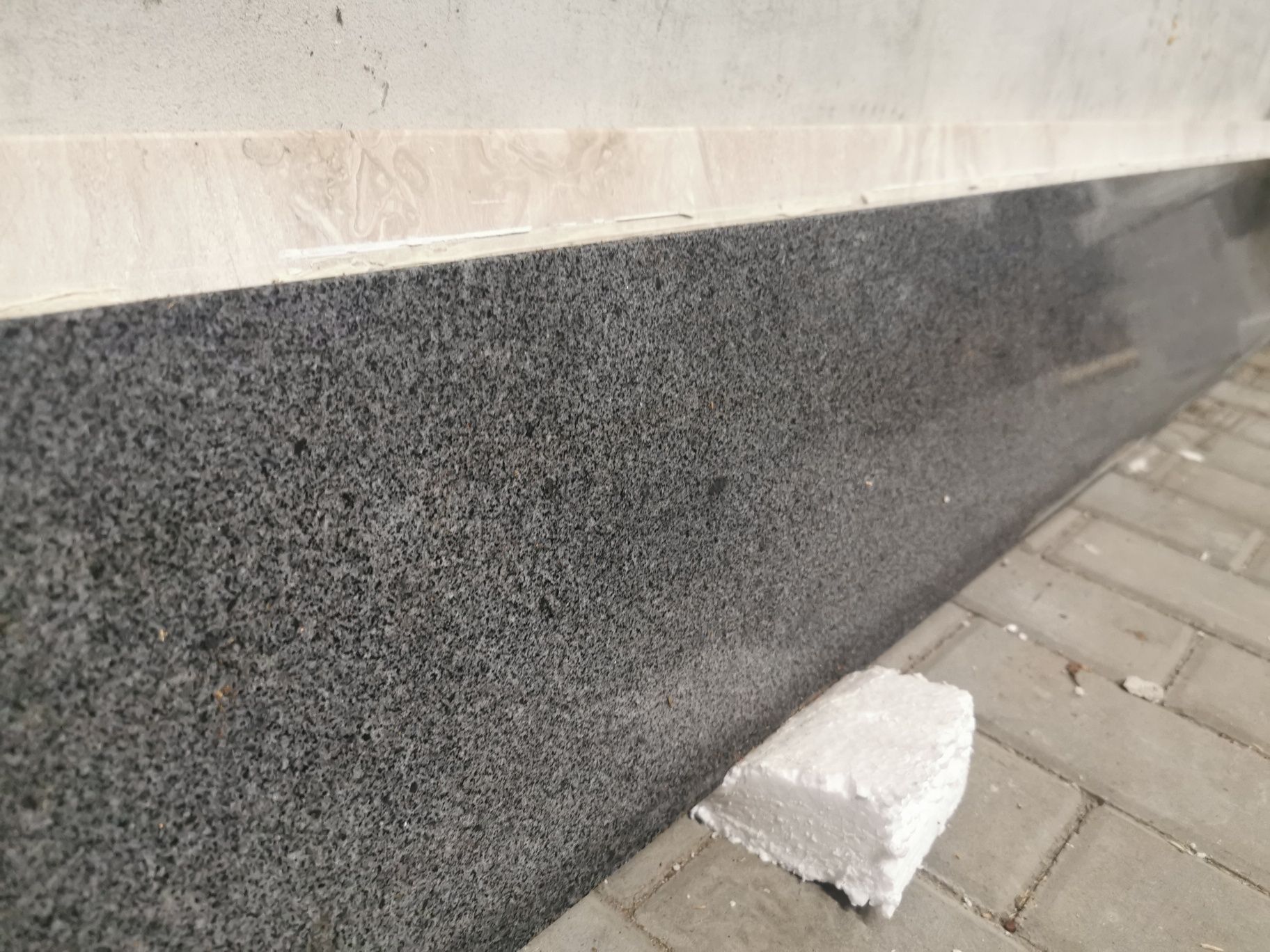 Parapet kamienny granit Breccia 20x174