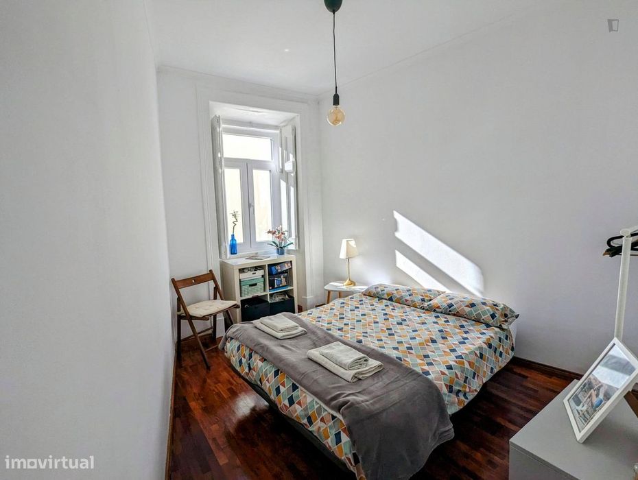 644653 - Quarto com cama de casal em...