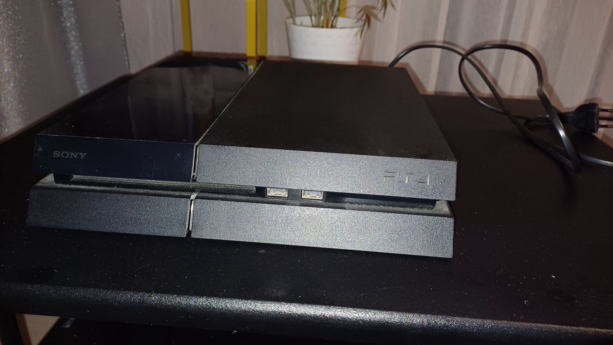 Konsola PS4 - Play Station 4 + Pad