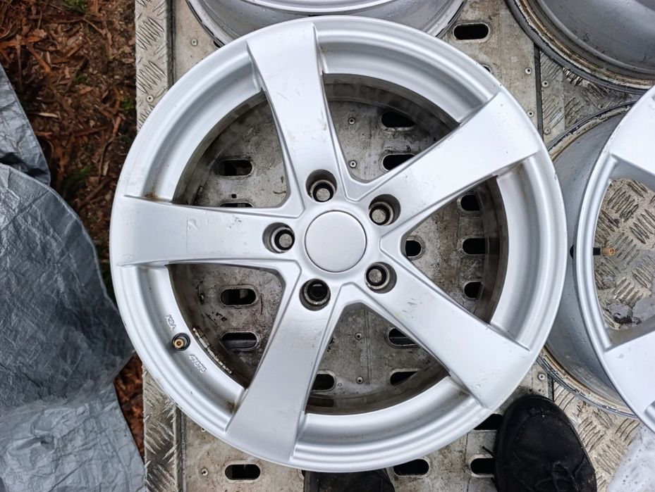 Meriva B Astra H felgi aluminiowe 16 cali ładny stan  5x110
