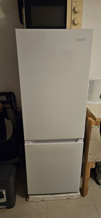 Vendo um frigorífico e um microondas