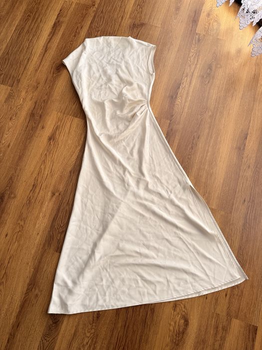 Атласна сукня з гарного атласу