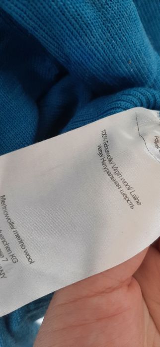 Niebieski sweter z dekoltem w serek 100% welna