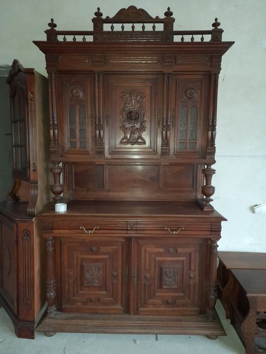 Шафи , комоди ,столи меблі Бе