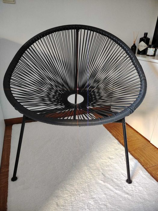 Poltrona em aço e vime sintético preto e cinza