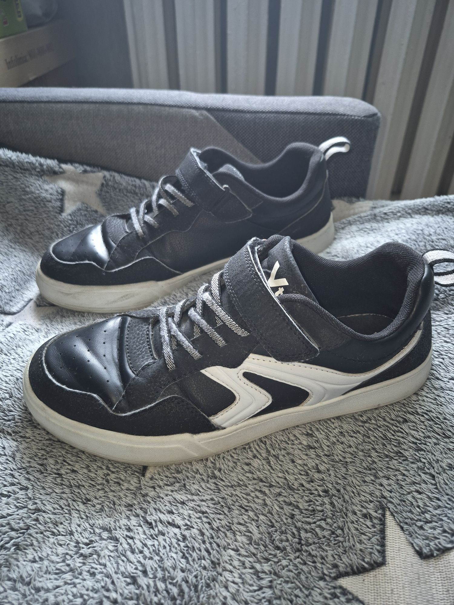 Buty sportowe Vty na rzep r 40 wkł 26 cm