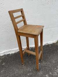 Cadeira alta de madeira