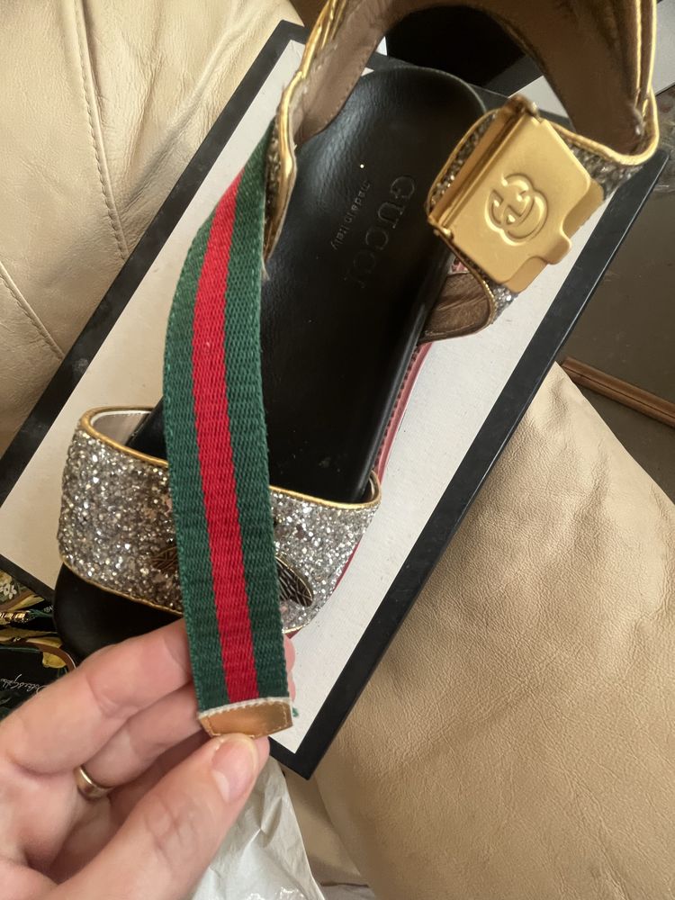 Босоножки Gucci оригинал 40р