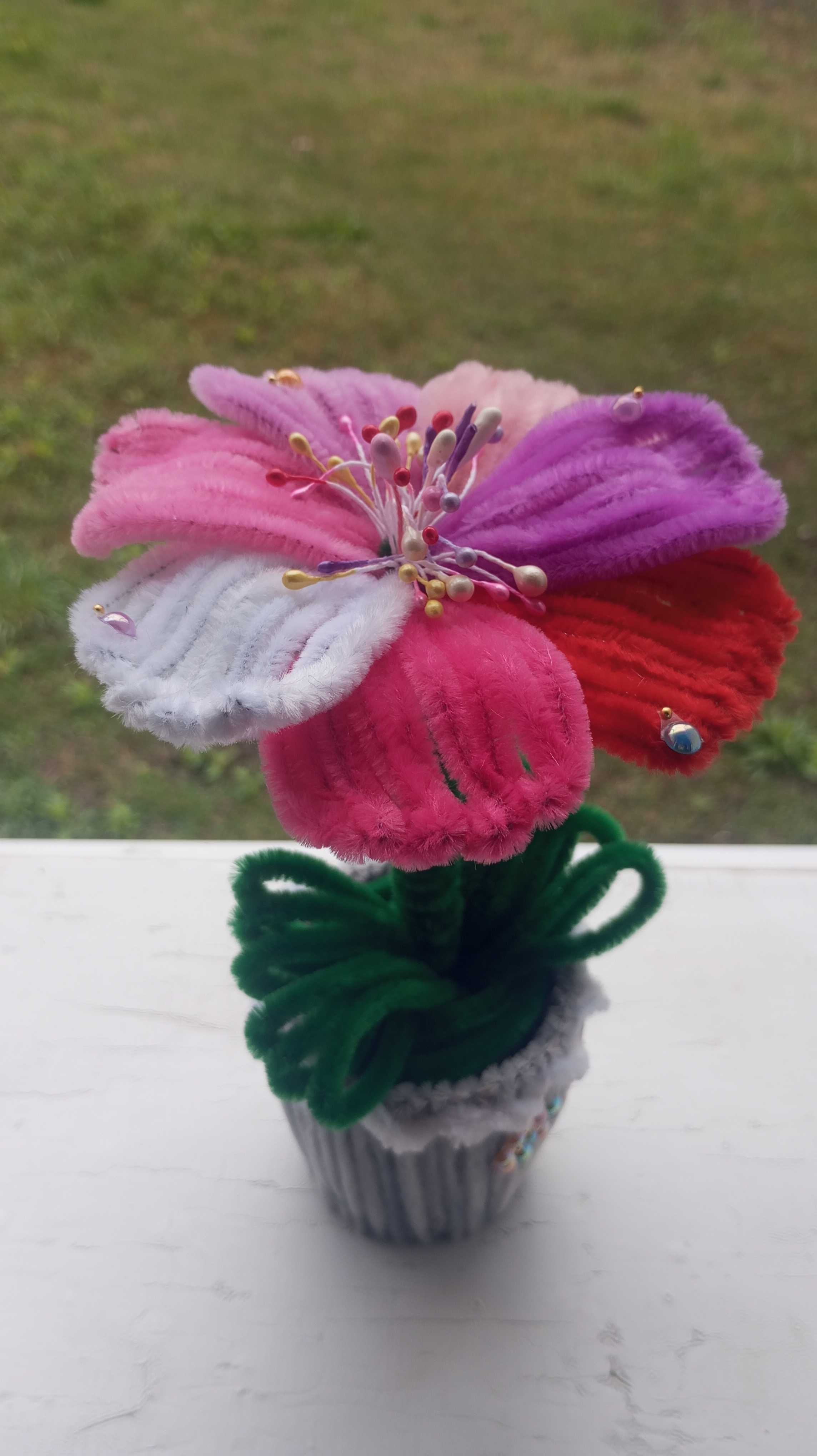 Квітка в горщику "Цвєтік-сєміцветік" із синельного дроту
