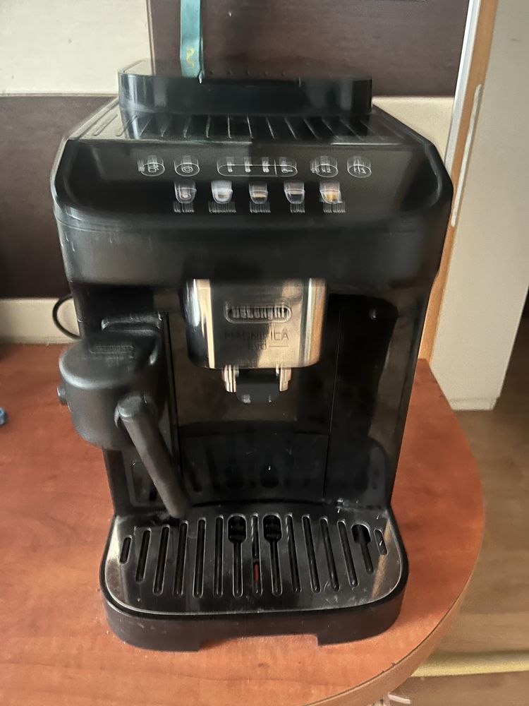 Ekspres DeLonghi Magnifica Evo