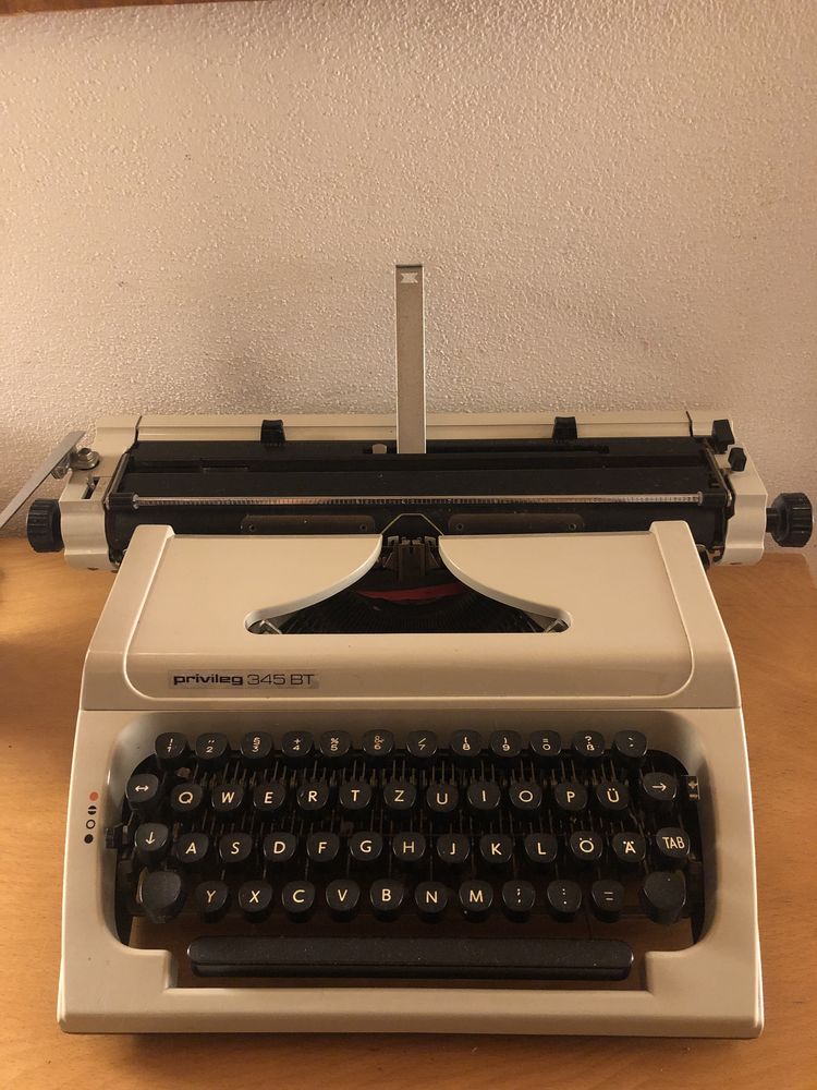 Maquina de escrever Privileg 345BT