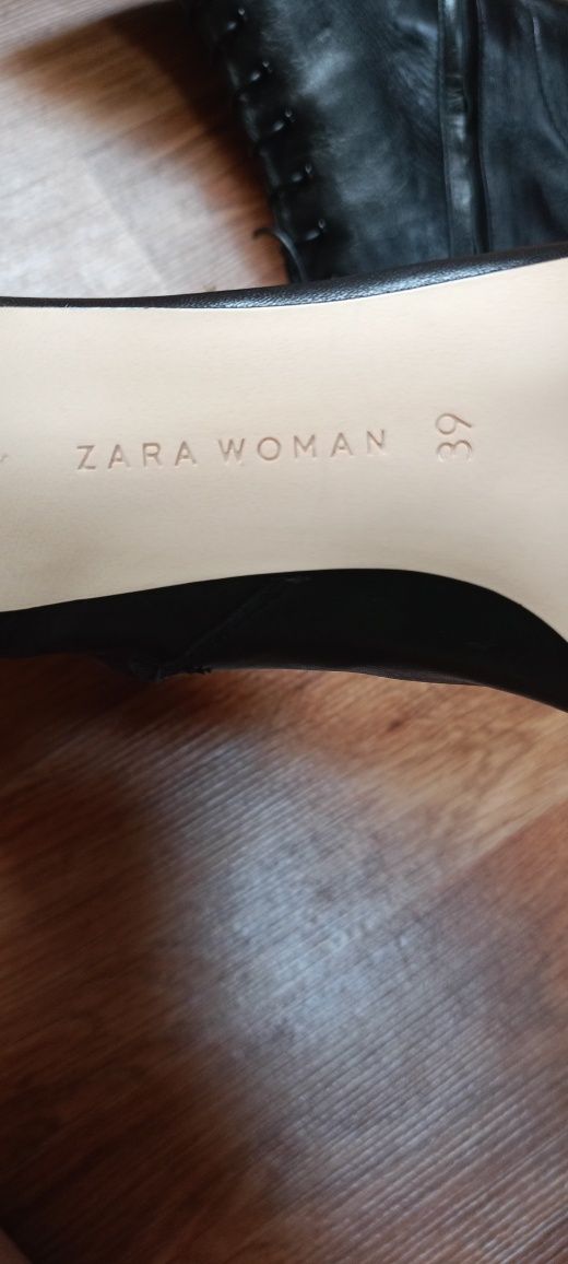 Продам чобітки Zara