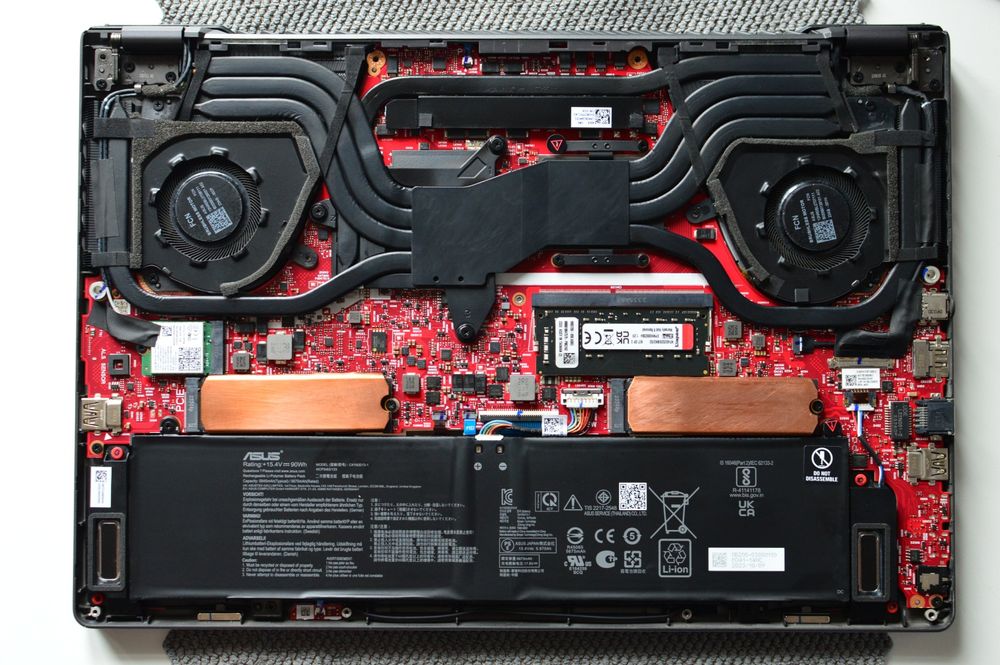 ASUS ROG Zephyrus G16 | i7 | RTX 4060 | 32GB RAM | 2TB SSD | 240Hz QHD