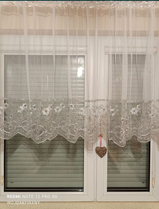 Firana bez prasowania z perełkami i srebrną gipiurą