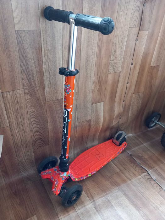 Самокат дитячий для дівчинки