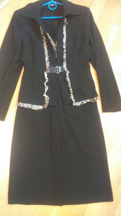 молодіжний костюм піджак+плаття Італія новий