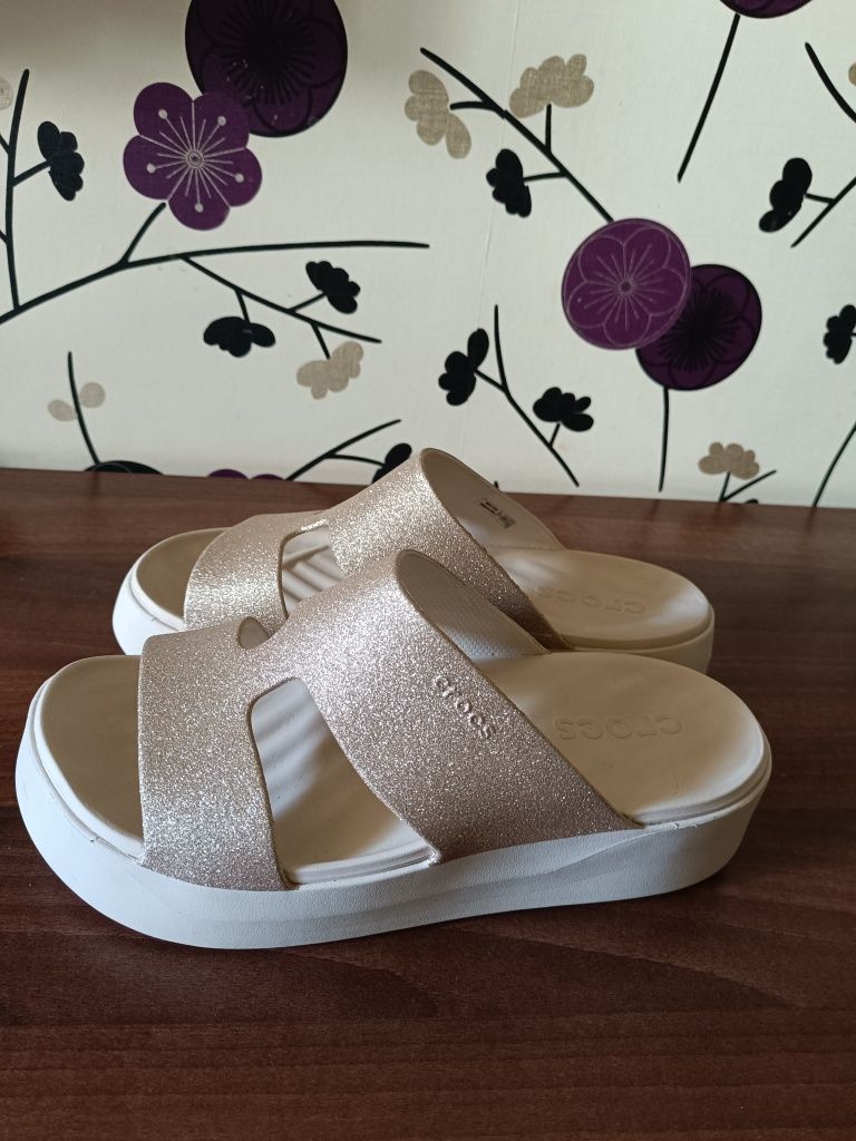 Продам женские шлепки crocs размер W10, оригинал.