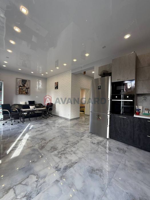 Продаж стильного таунхаусу з ремонтом у Конопниці!