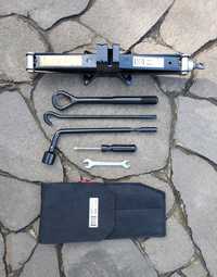 Домкрат и набор инструментов для Hyundai Tucson NX4 / KIA Sportage NQ5
