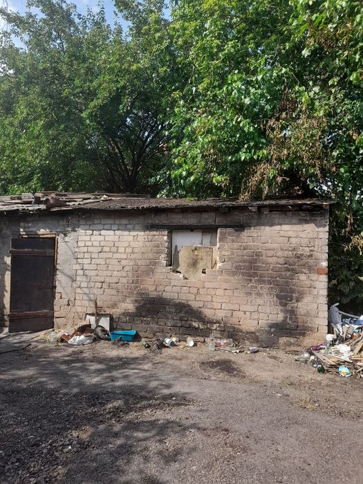 Продаю гараж можна на розбір.