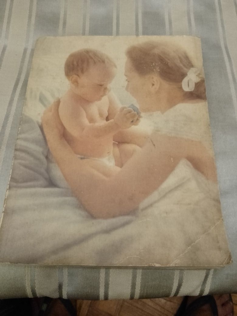 Livro da Nestlé antigo sobre Bébés-1edição raro15E-Pau antigo2EDesde2E