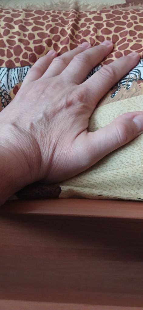 Ліжко з ортопедичним матрацом