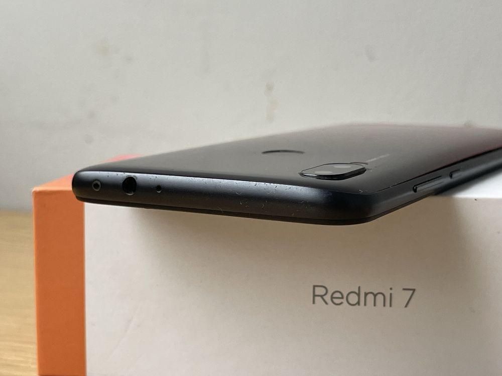 Смартфон  Xiaomi Redmi 7 3/32