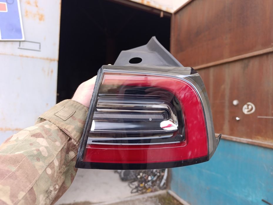 Фонарь задний правый Tesla Model 3 Y 5 Pin Новый.