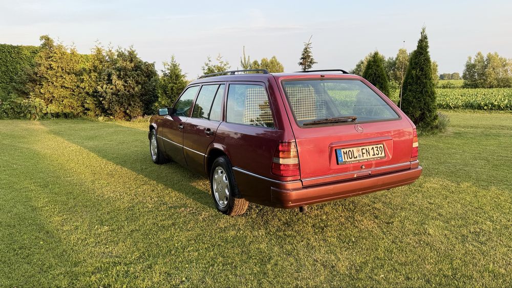 Mercedes E 124 automat