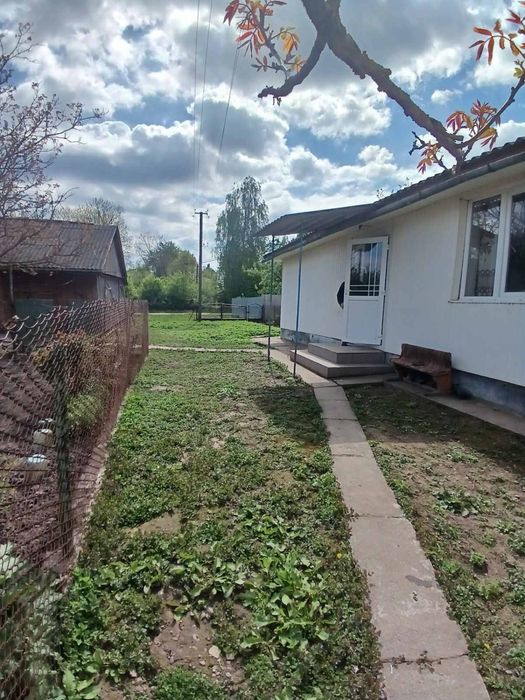 Продаж будинку в центрі села