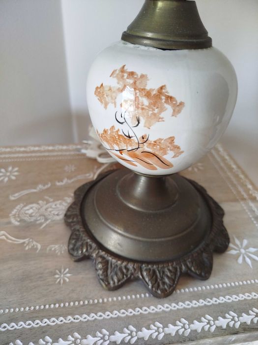 Antigo Candeeiro de Mesa, muito elegante e em óptimo estado