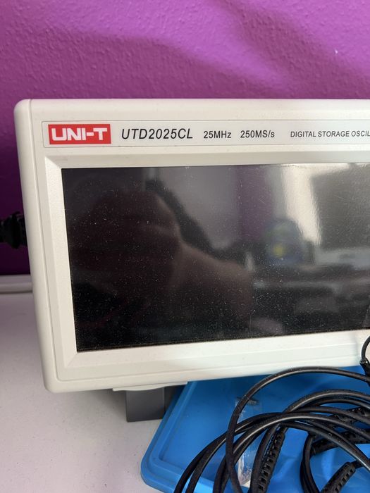 Osciloscópio UNI-T