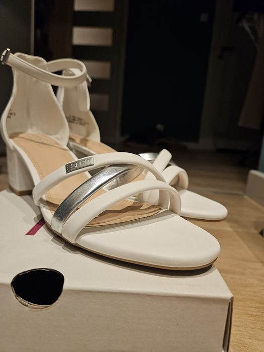 Buty na przebranie sandałki ślubne